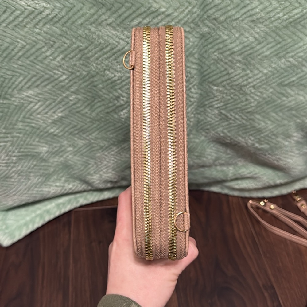 Darcy Marks London Taupe Wristlet Wallet & Crossbody Bag - Picture 7 of 12